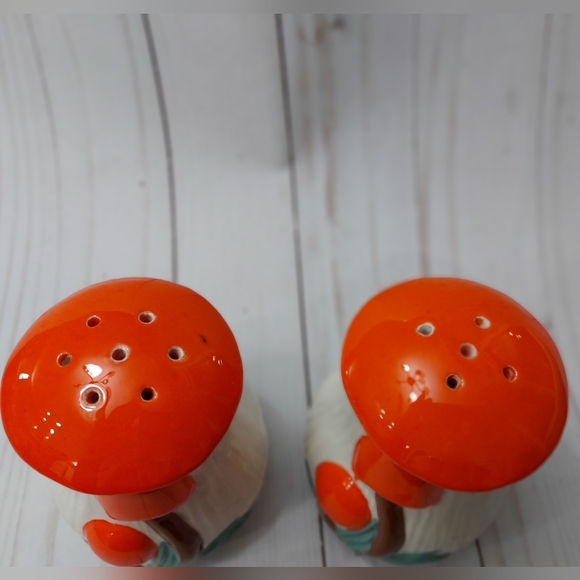 Vintage Ceramic Mushroom Salt and Pepper With Tray *Like New Condition* - Picture 9 of 9